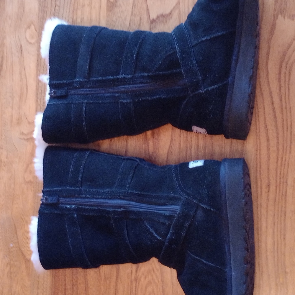 UGG Bailey LIKE NEW!! Three Buckle Black Boots size 4 - Picture 6 of 8